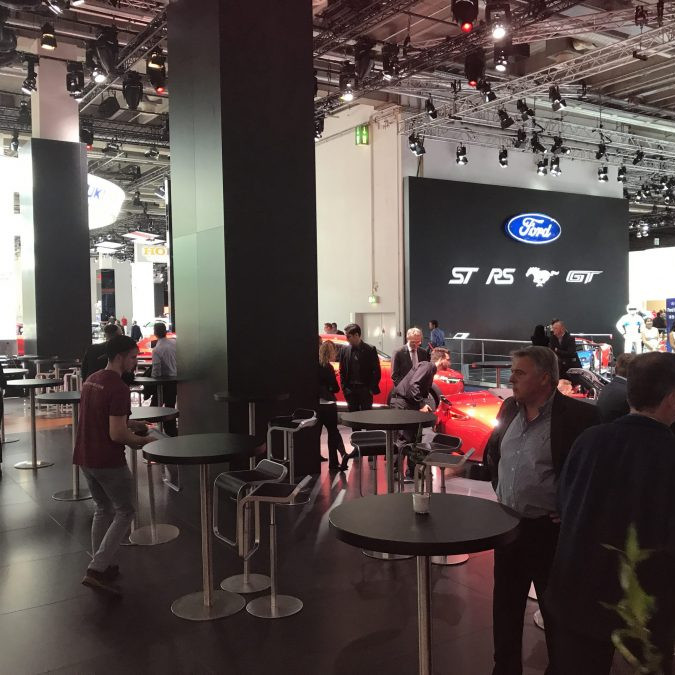 Mazda Messeaktivierung IAA: Messegäste auf dem Messestand